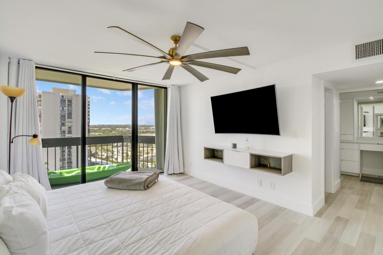 2000 Presidential Way, Unit 1401, West Palm Beach, FL 33401 Photo