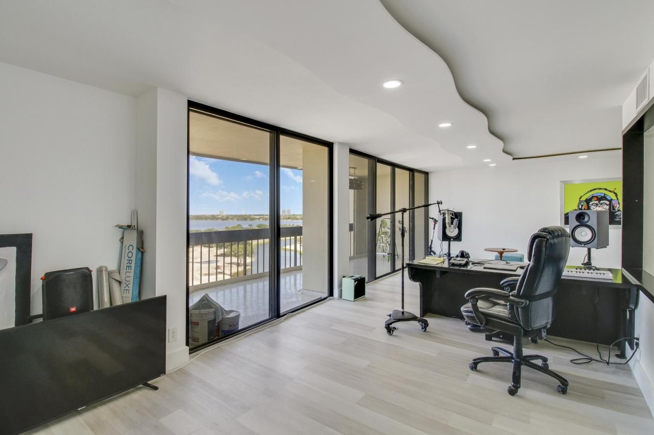 2000 Presidential Way, Unit 1401, West Palm Beach, FL 33401 Photo