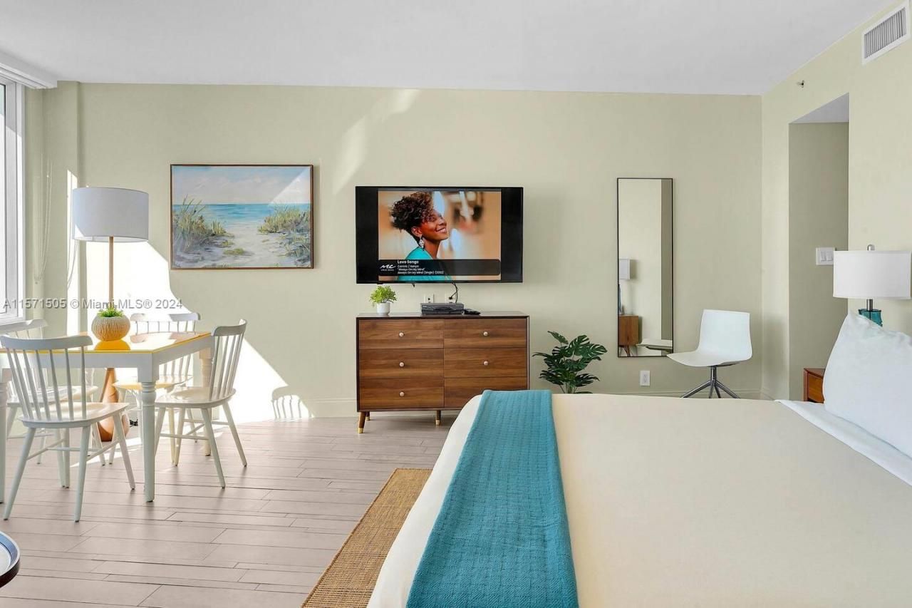 1100 West Ave, Unit 906, Miami Beach, FL 33139 Photo