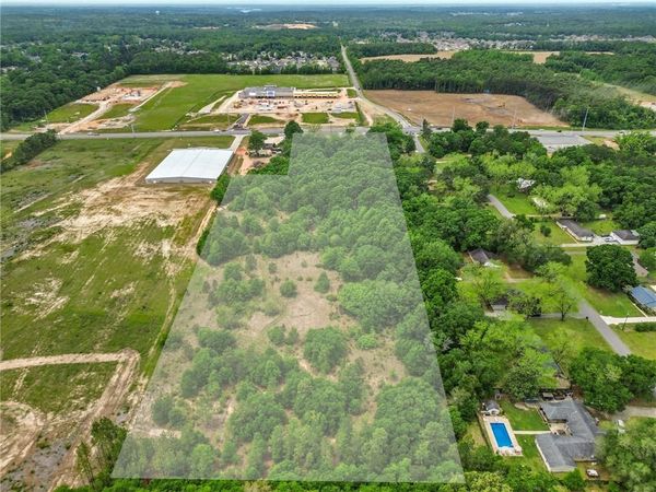 2001 Schillinger Road N, Semmes, AL 36575