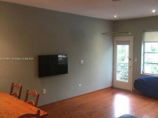 4720 Pine Tree Dr, Unit 17, Miami Beach, FL 33140