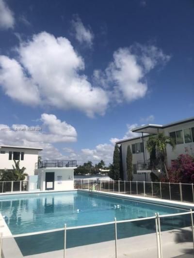 4720 Pine Tree Dr, Unit 17, Miami Beach, FL 33140 Photo