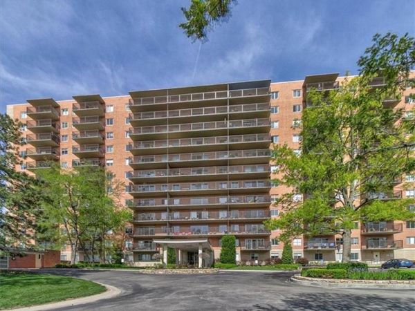 4550 Warwick Boulevard, Unit 106, Kansas City, MO 64111