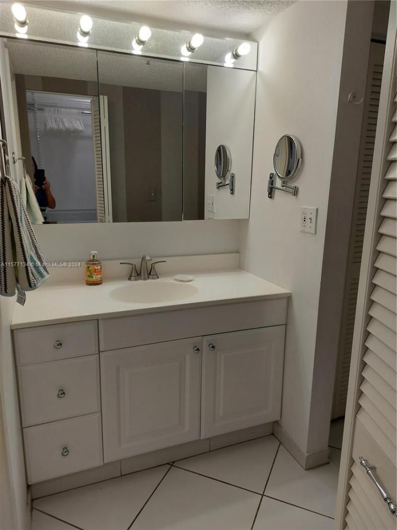 2401 Collins Ave, Unit 1107, Miami Beach, FL 33140 Photo