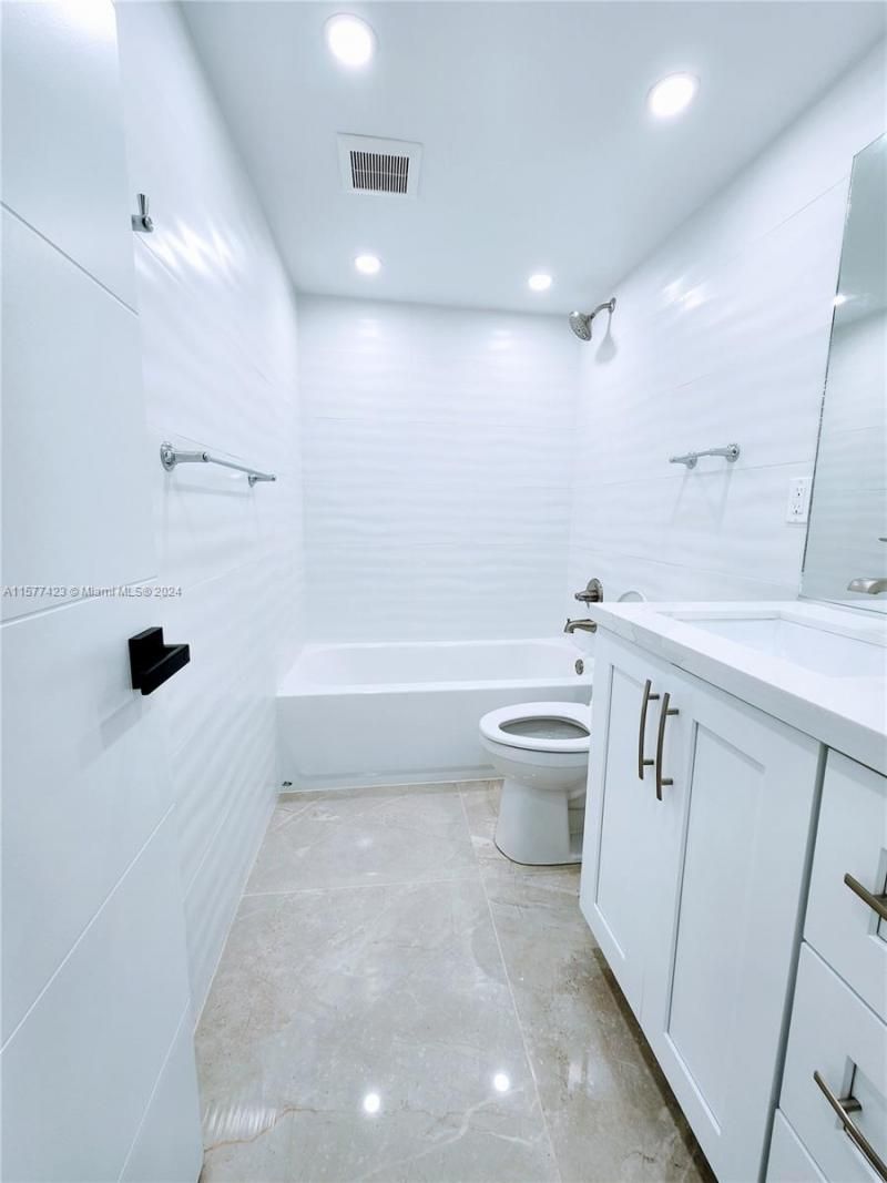 11930 NE 19th Dr, Unit 3, North Miami, FL 33181 Photo