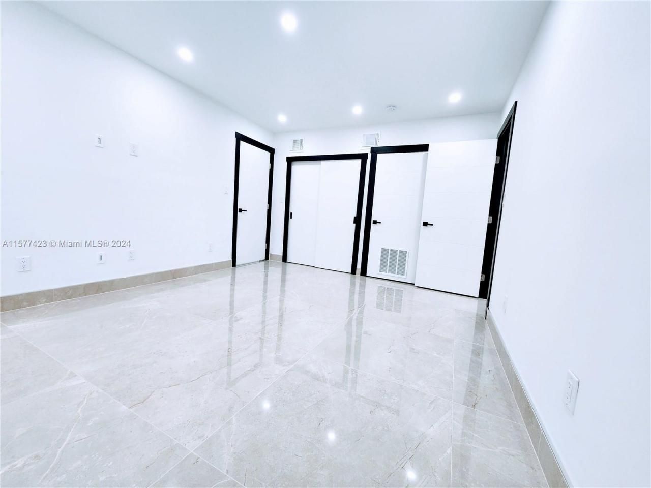 11930 NE 19th Dr, Unit 3, North Miami, FL 33181 Photo