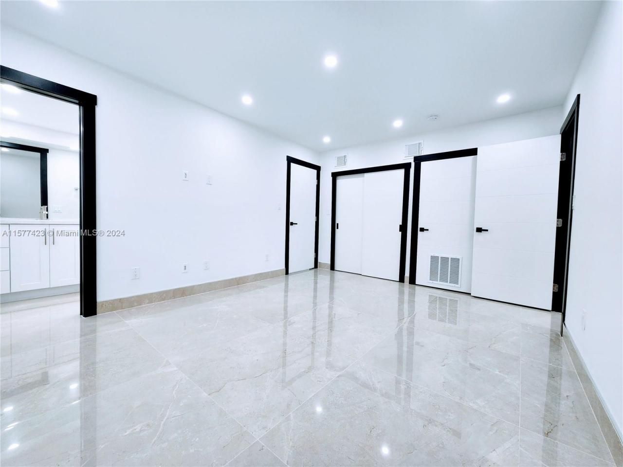 11930 NE 19th Dr, Unit 3, North Miami, FL 33181 Photo