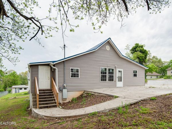 112 Peach St, Athens, TN 37303