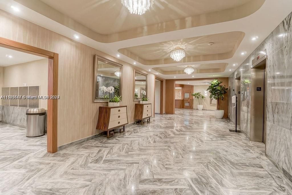 5401 Collins Ave, Unit 410, Miami Beach, FL 33140 Photo