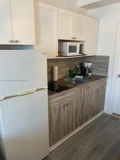 6345 Collins Ave, Unit 437, Miami Beach, FL 33141 Photo