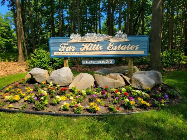 6029 Far Hills Way, Kalamazoo, MI 49009