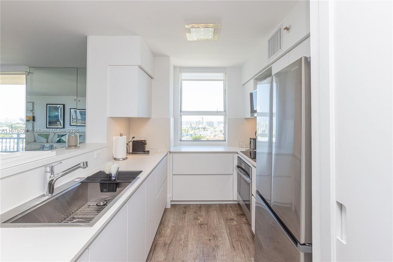90 Alton Rd, Unit 1411, Miami Beach, FL 33139 Photo