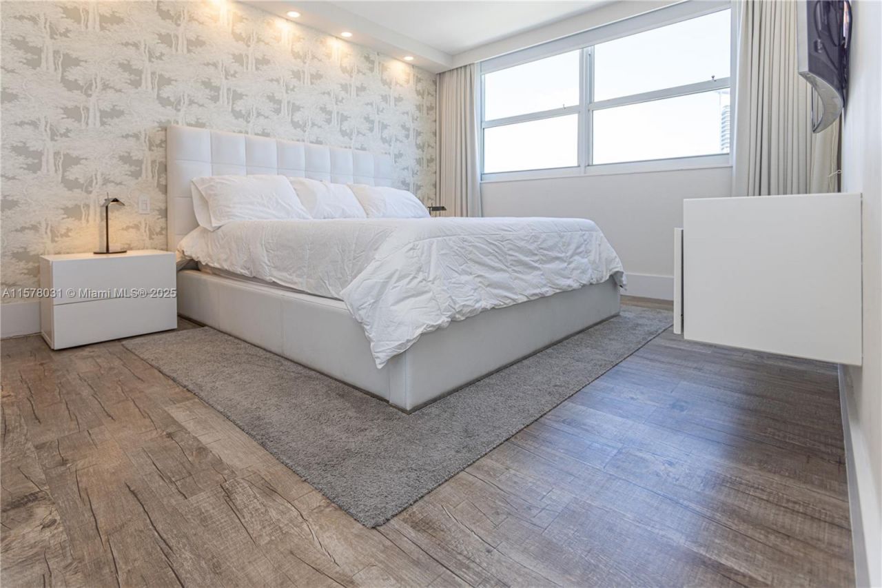 90 Alton Rd, Unit 1411, Miami Beach, FL 33139 Photo