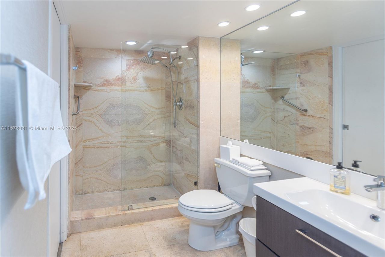 90 Alton Rd, Unit 1411, Miami Beach, FL 33139 Photo