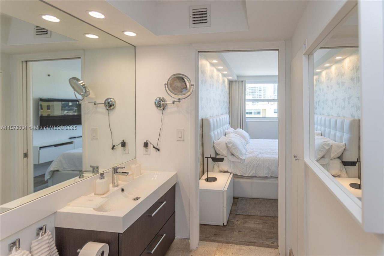 90 Alton Rd, Unit 1411, Miami Beach, FL 33139 Photo