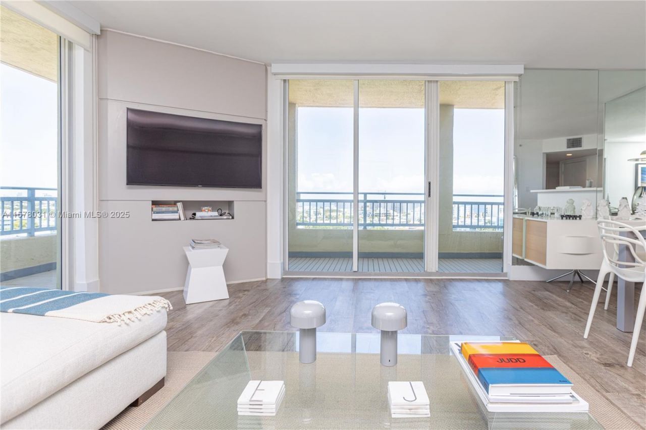 90 Alton Rd, Unit 1411, Miami Beach, FL 33139 Photo