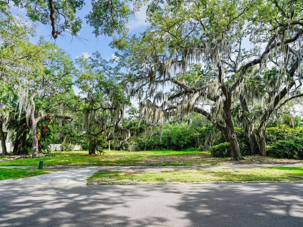 4806 W BEACHWAY DRIVE, TAMPA, FL 33609