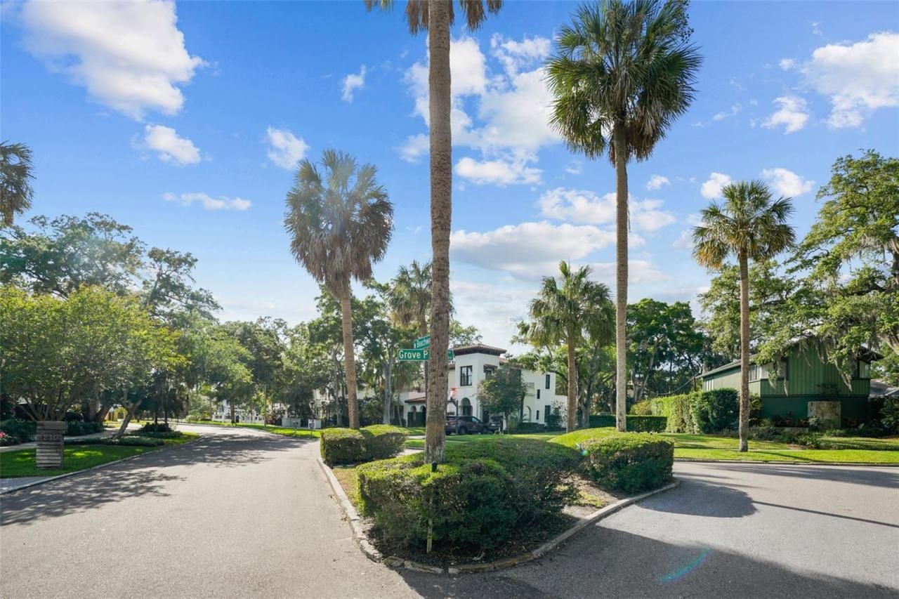 4806 W Beachway Drive, Tampa, FL 33609 Photo