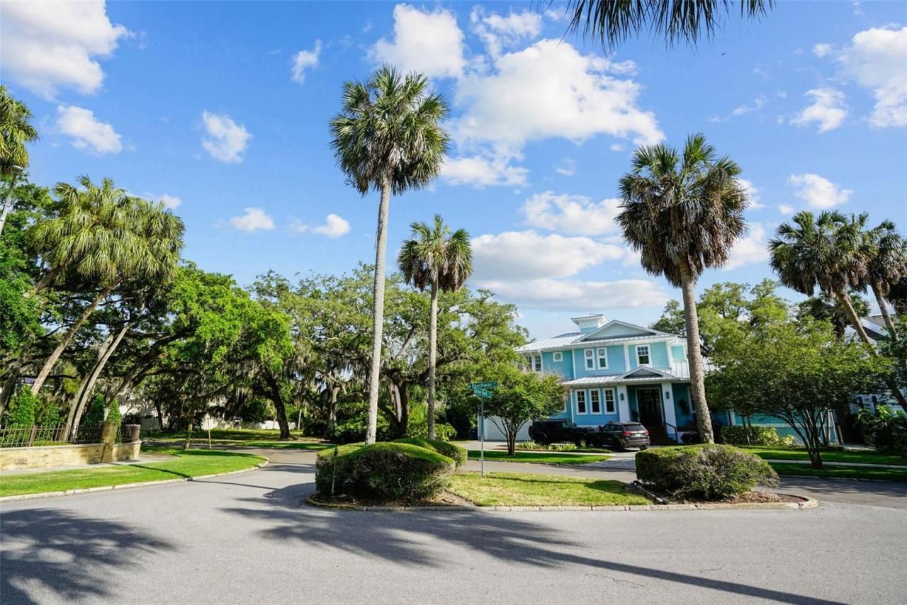 4806 W Beachway Drive, Tampa, FL 33609 Photo