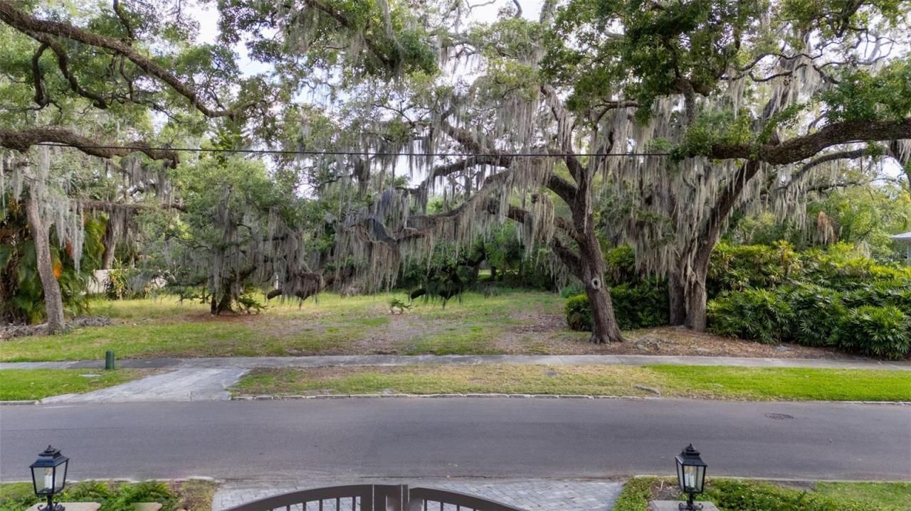 4806 W Beachway Drive, Tampa, FL 33609 Photo