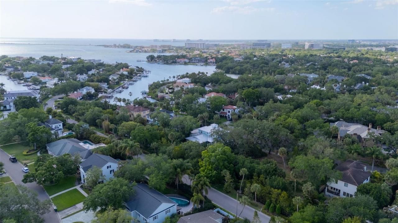 4806 W Beachway Drive, Tampa, FL 33609 Photo