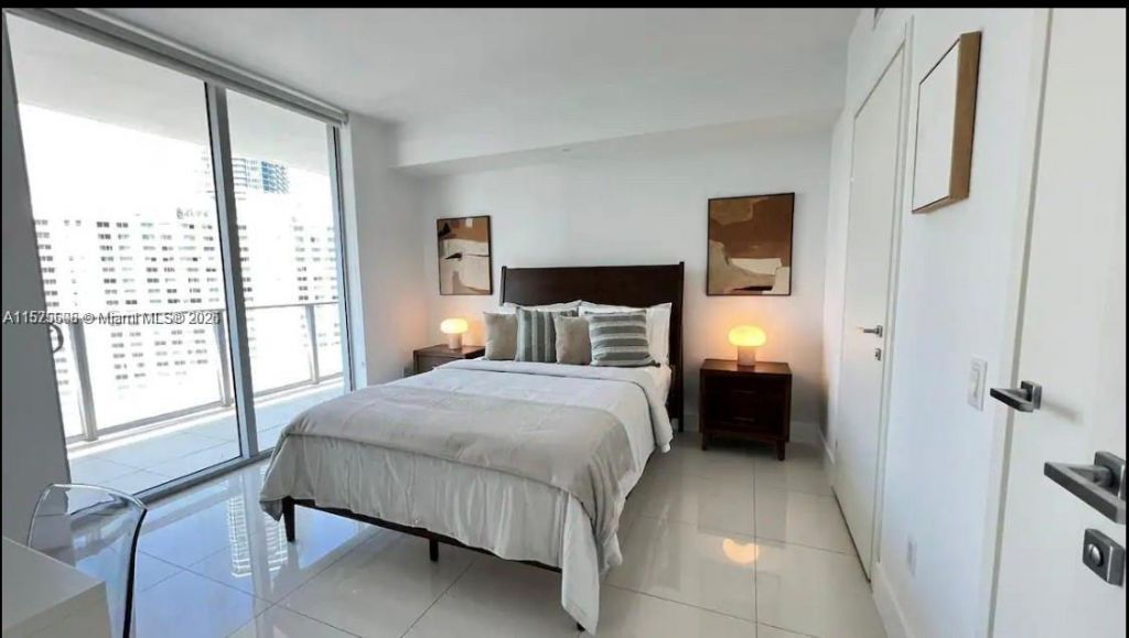 1300 Brickell Bay Dr, Unit 3400, Miami, FL 33131 Photo
