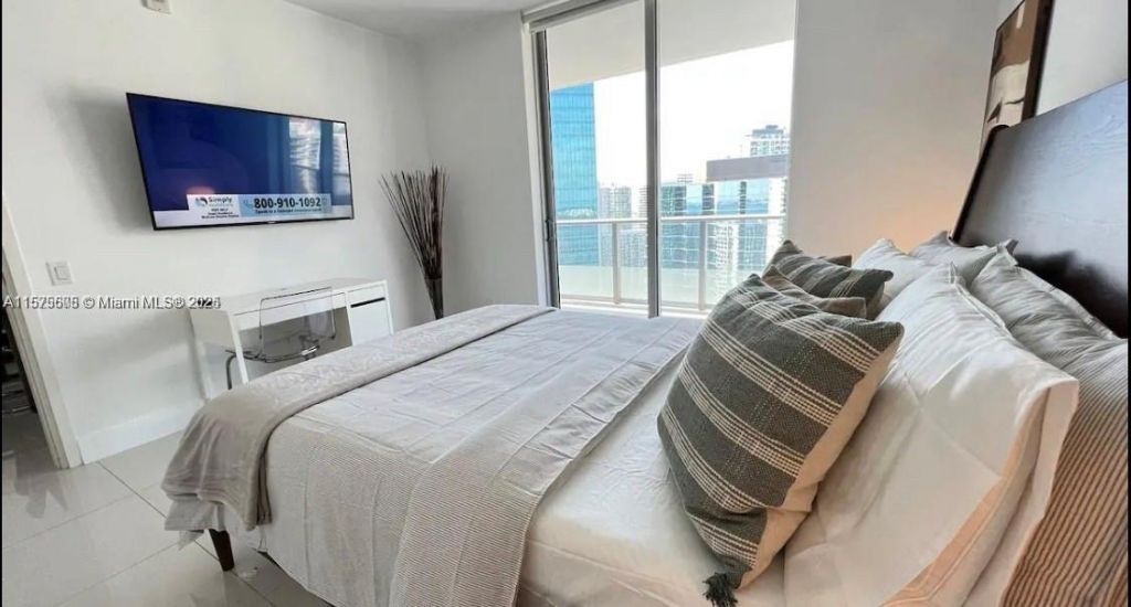 1300 Brickell Bay Dr, Unit 3400, Miami, FL 33131 Photo