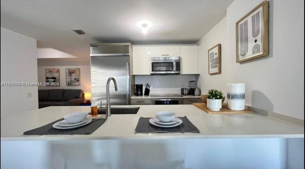 1300 Brickell Bay Dr, Unit 3400, Miami, FL 33131 Photo