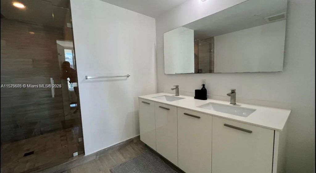 1300 Brickell Bay Dr, Unit 3400, Miami, FL 33131 Photo