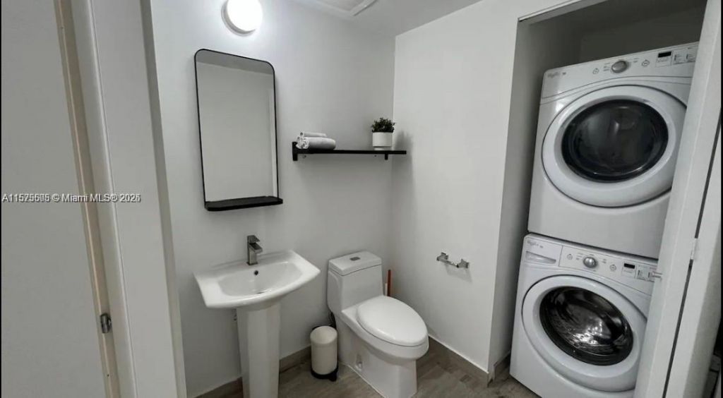 1300 Brickell Bay Dr, Unit 3400, Miami, FL 33131 Photo