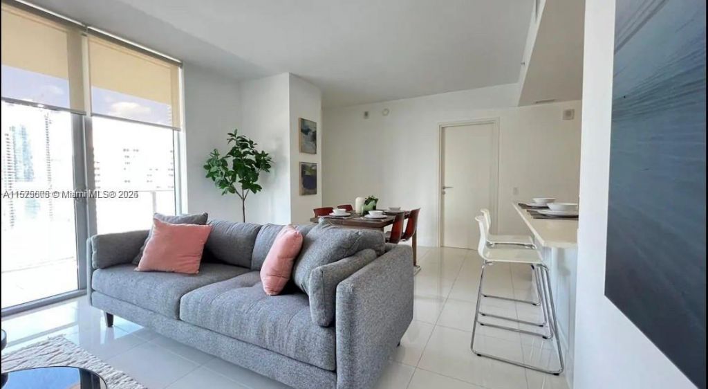 1300 Brickell Bay Dr, Unit 3400, Miami, FL 33131 Photo