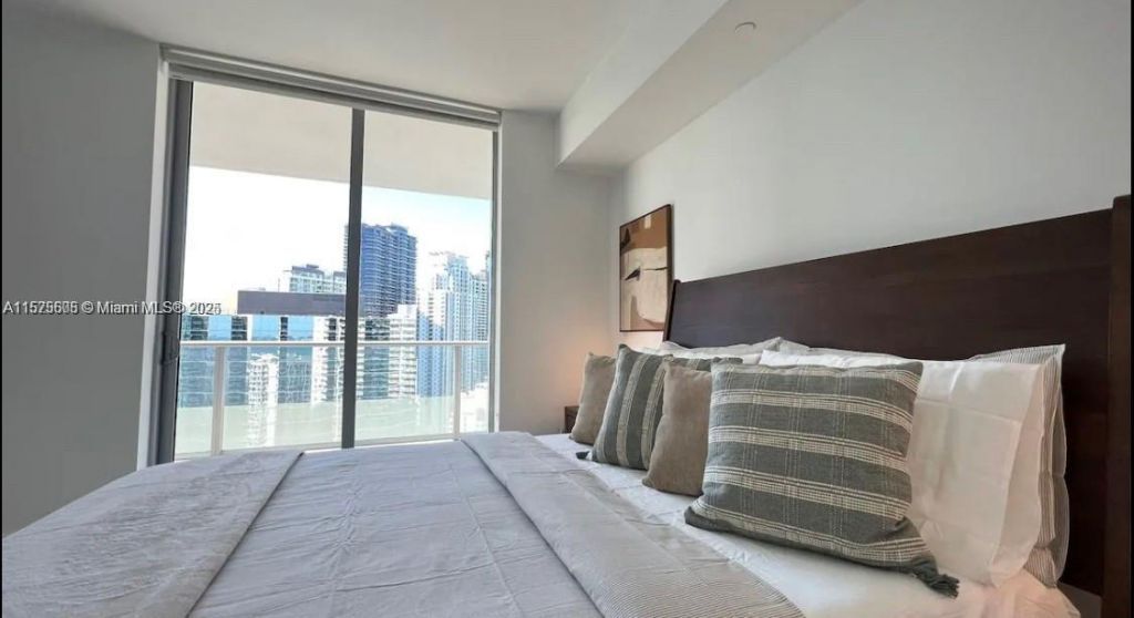 1300 Brickell Bay Dr, Unit 3400, Miami, FL 33131 Photo