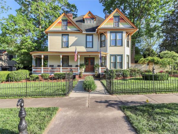 235 Walnut Street, Statesville, NC 28677