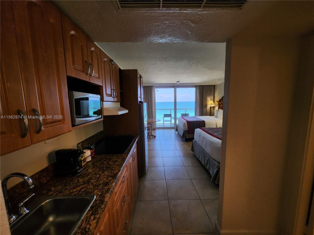19201 Collins Ave, Unit 846, Sunny Isles Beach, FL 33160 Photo