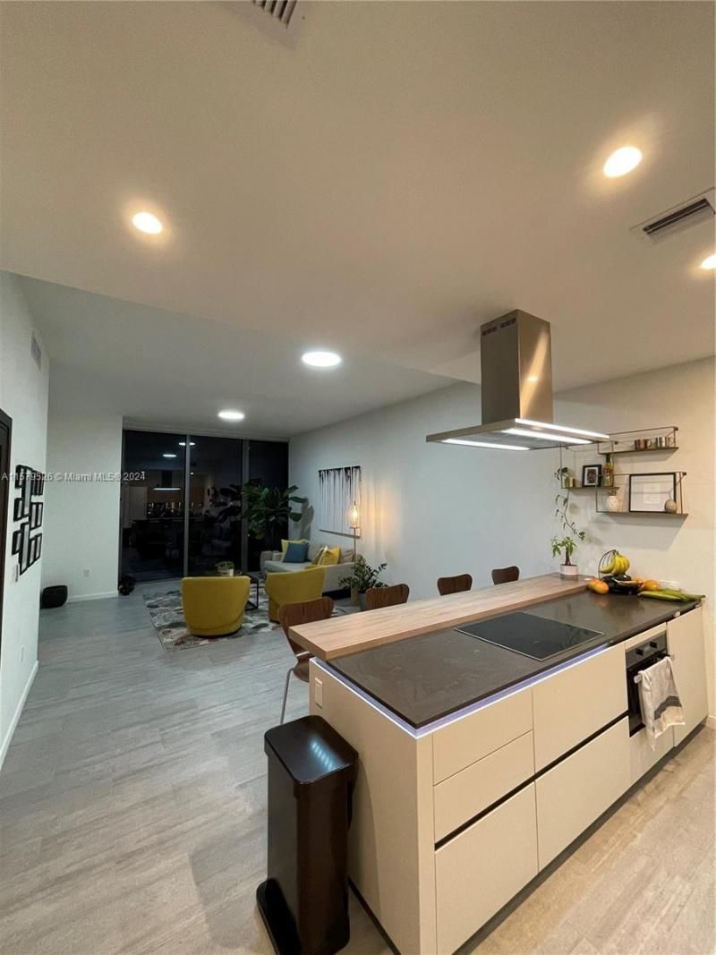 1000 Brickell Plz, Unit 1811, Miami, FL 33131 Photo