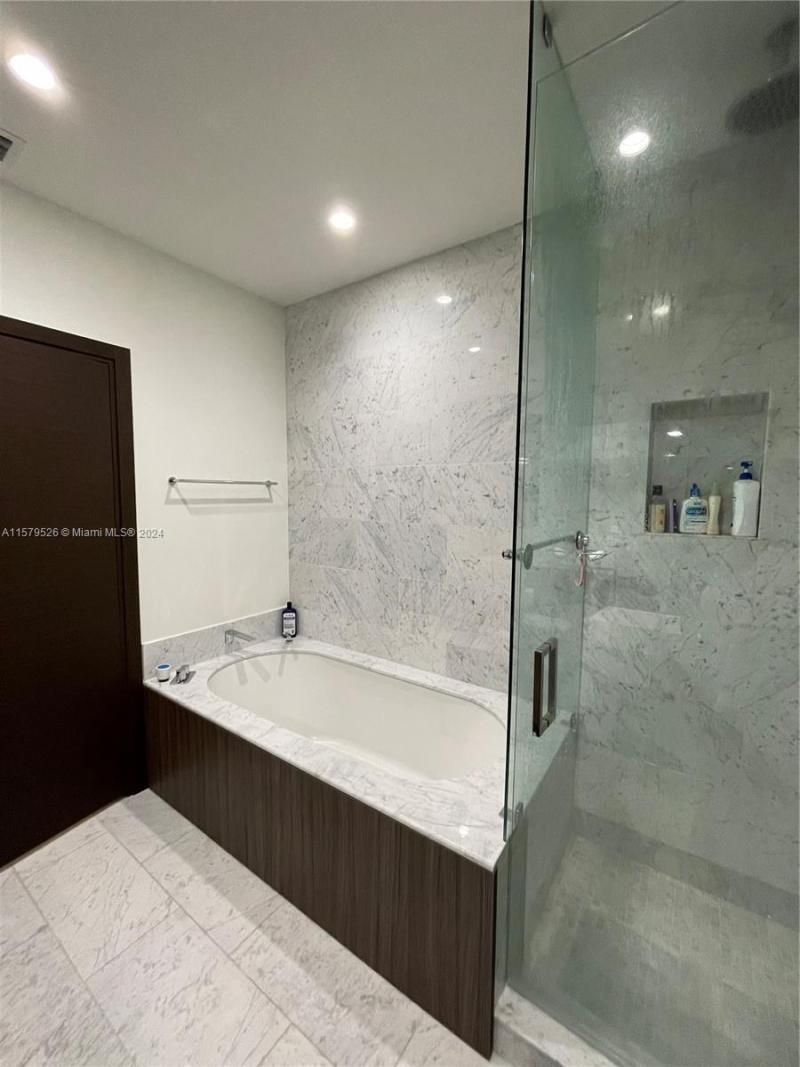 1000 Brickell Plz, Unit 1811, Miami, FL 33131 Photo