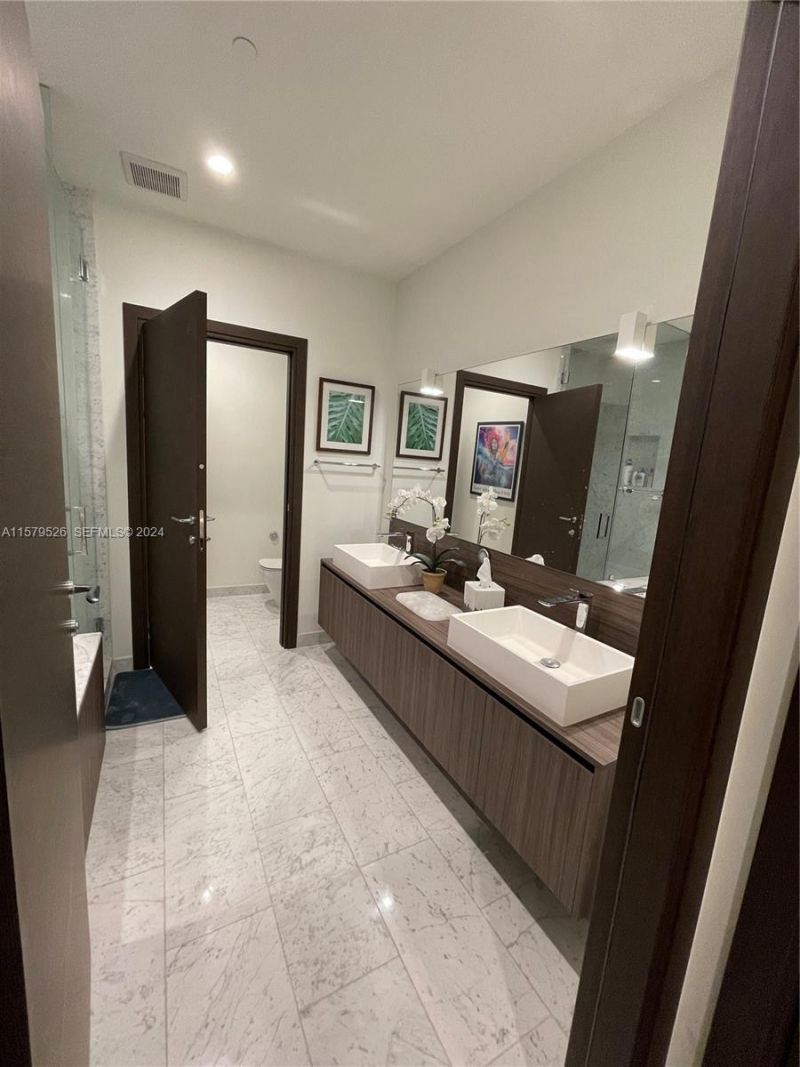 1000 Brickell Plz, Unit 1811, Miami, FL 33131 Photo