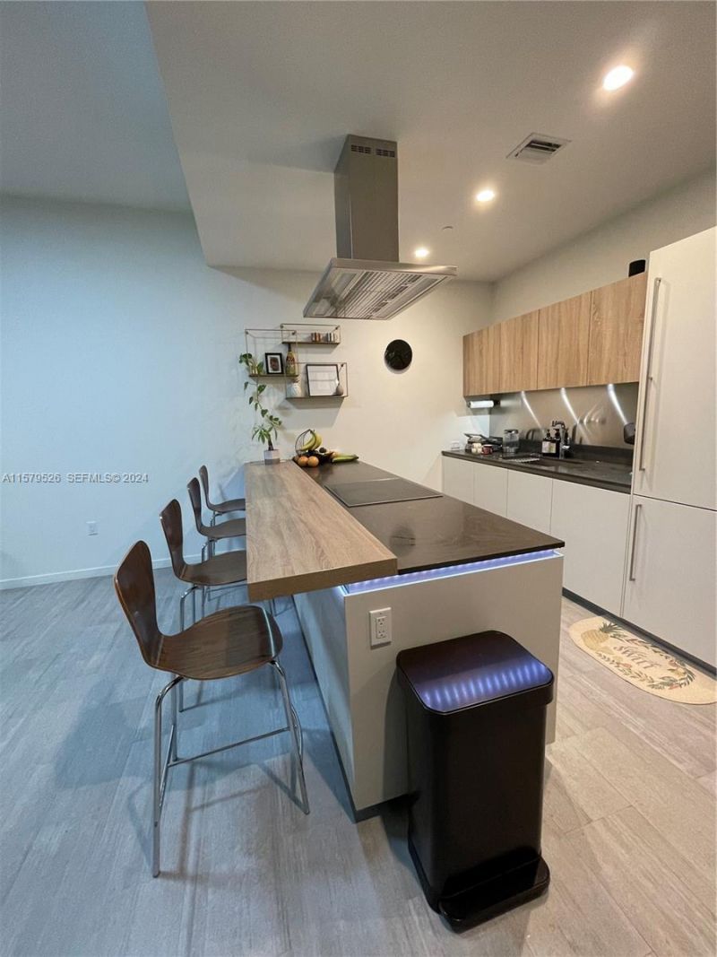 1000 Brickell Plz, Unit 1811, Miami, FL 33131 Photo