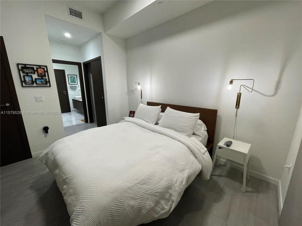 1000 Brickell Plz, Unit 1811, Miami, FL 33131 Photo