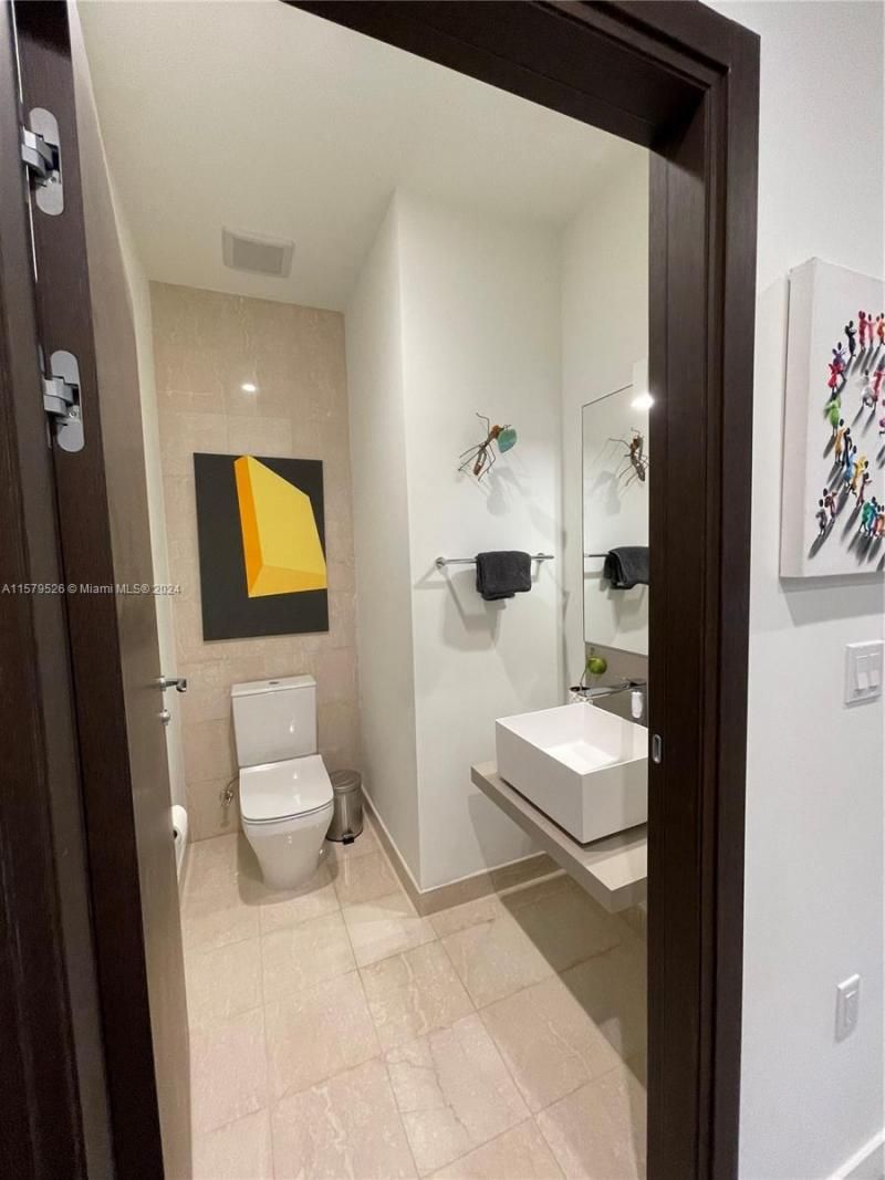 1000 Brickell Plz, Unit 1811, Miami, FL 33131 Photo