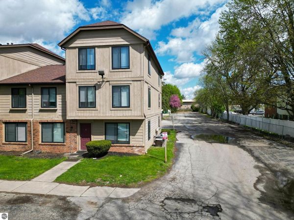 1825 Crawford Road S, Unit A8, Mt Pleasant, MI 48858