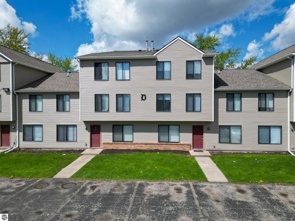 1825 Crawford Road S, Unit D7, Mt Pleasant, MI 48858