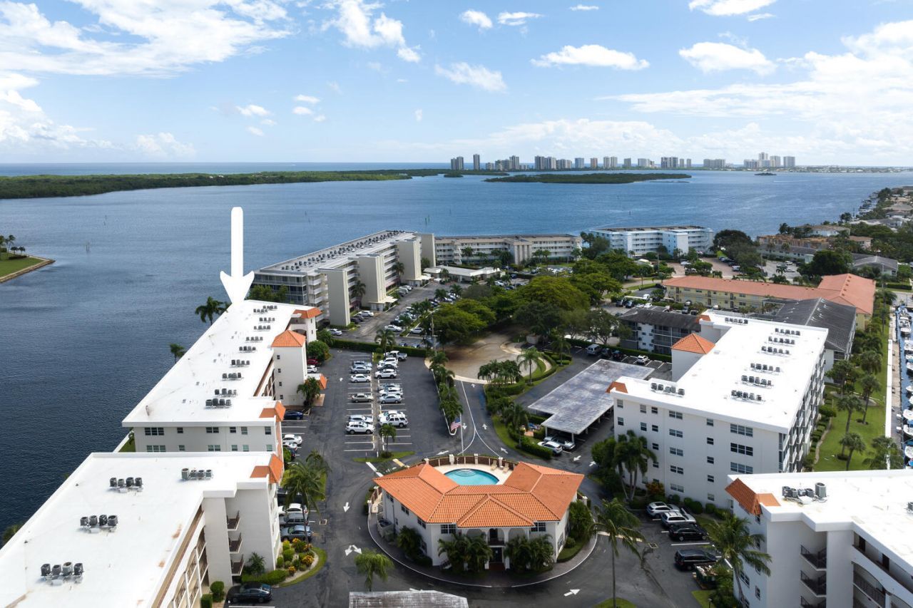 28 Yacht Club Drive, Unit 109, North Palm Beach, FL 33408 Photo