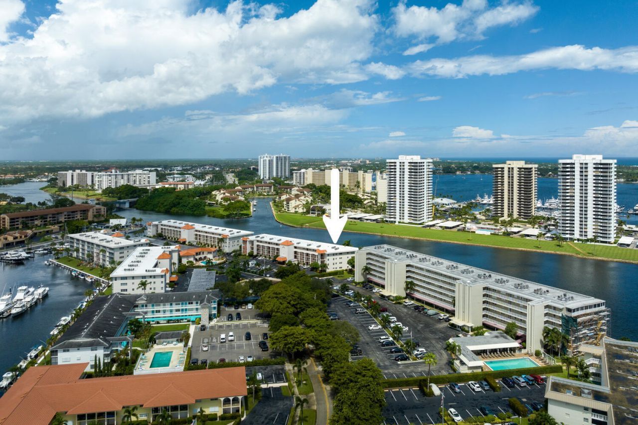 28 Yacht Club Drive, Unit 109, North Palm Beach, FL 33408 Photo