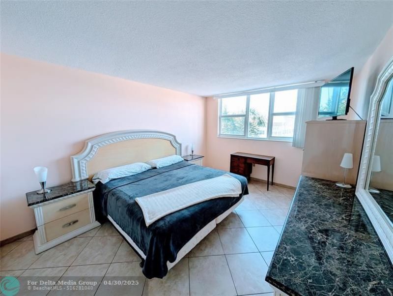 1893 S Ocean Drive, Unit 405, Hallandale Beach, FL 33009 Photo