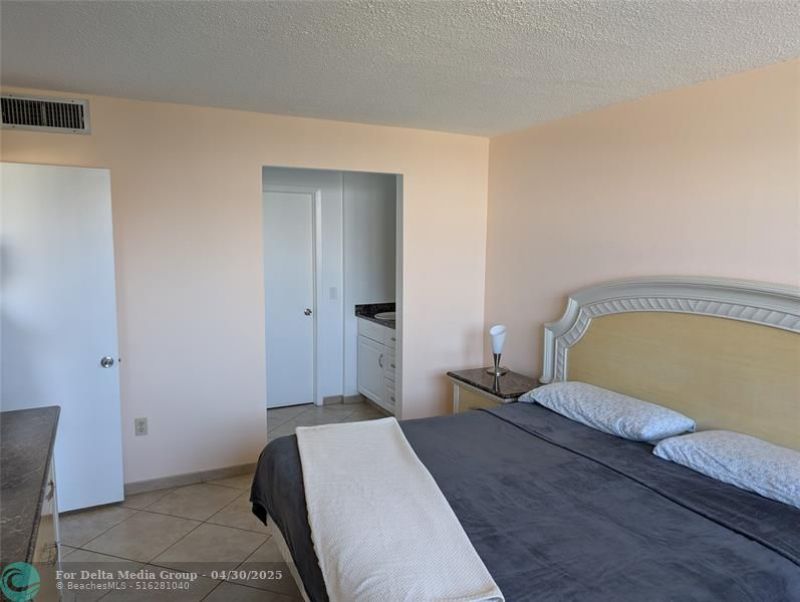 1893 S Ocean Drive, Unit 405, Hallandale Beach, FL 33009 Photo