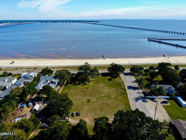 400 N Beach Boulevard, Bay Saint Louis, MS 39520