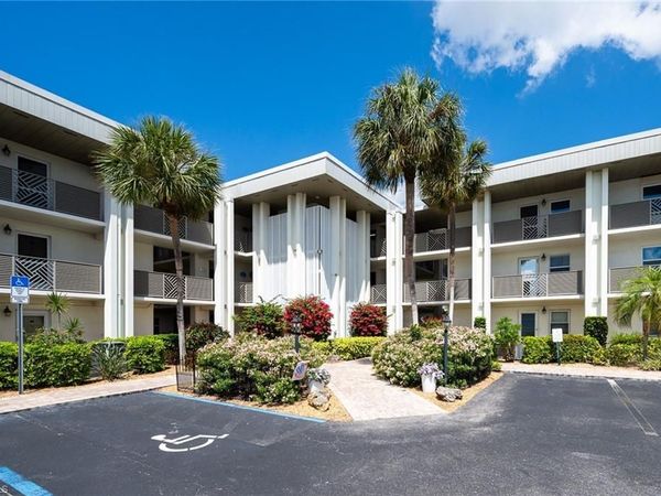 6102 Augusta DR, Unit 210, FORT MYERS, FL 33907