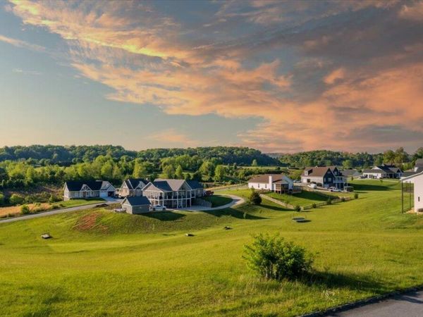 221 Lakeview Estates Drive, Bristol, TN 37620