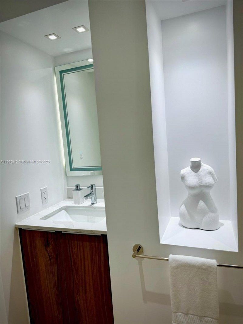 2301 Collins Ave, Unit 837, Miami Beach, FL 33139 Photo